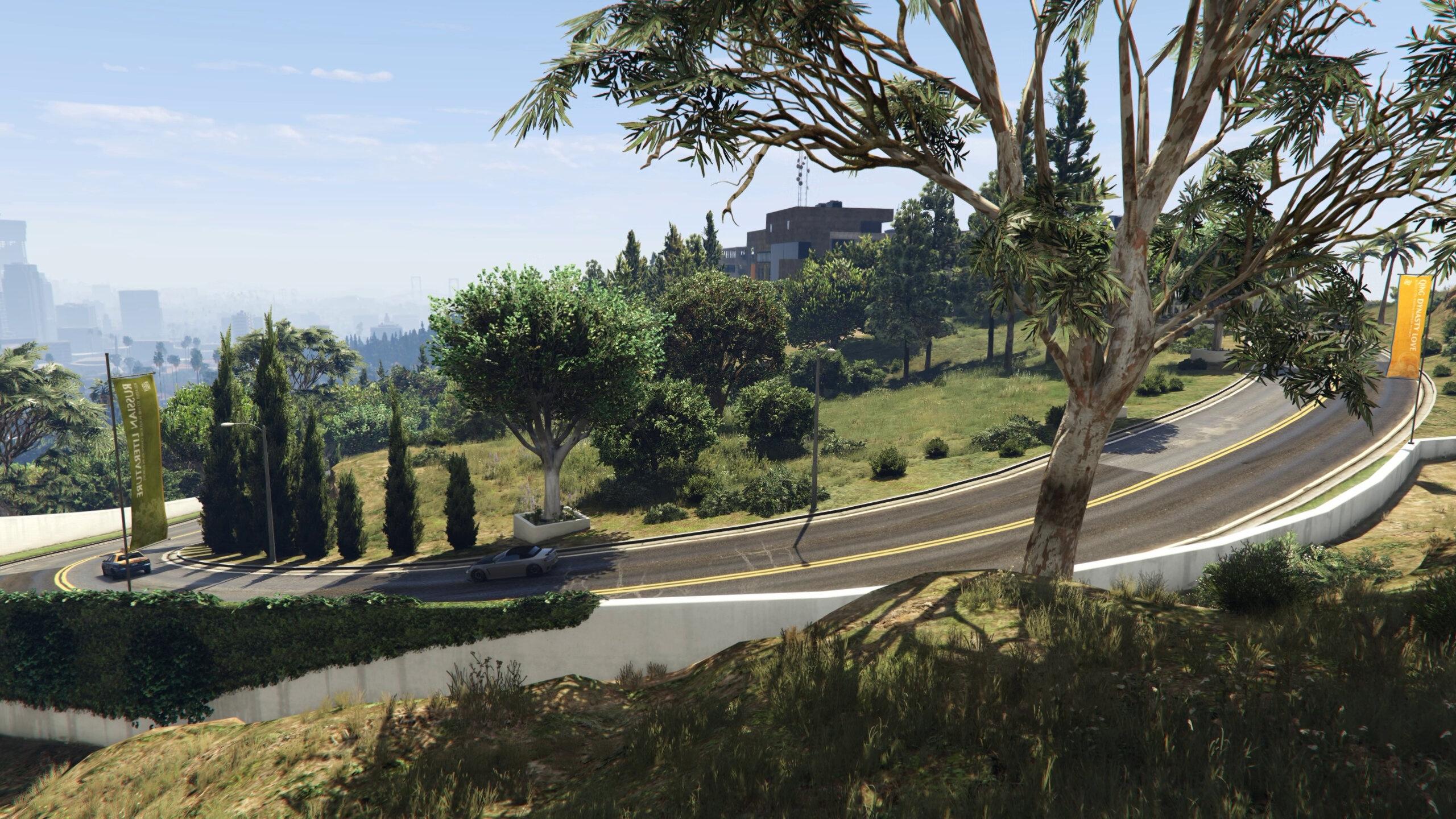 GTA V Remastered Ultimate (FiveM Edition) Original article screenshot of trees beside a curved hillside road